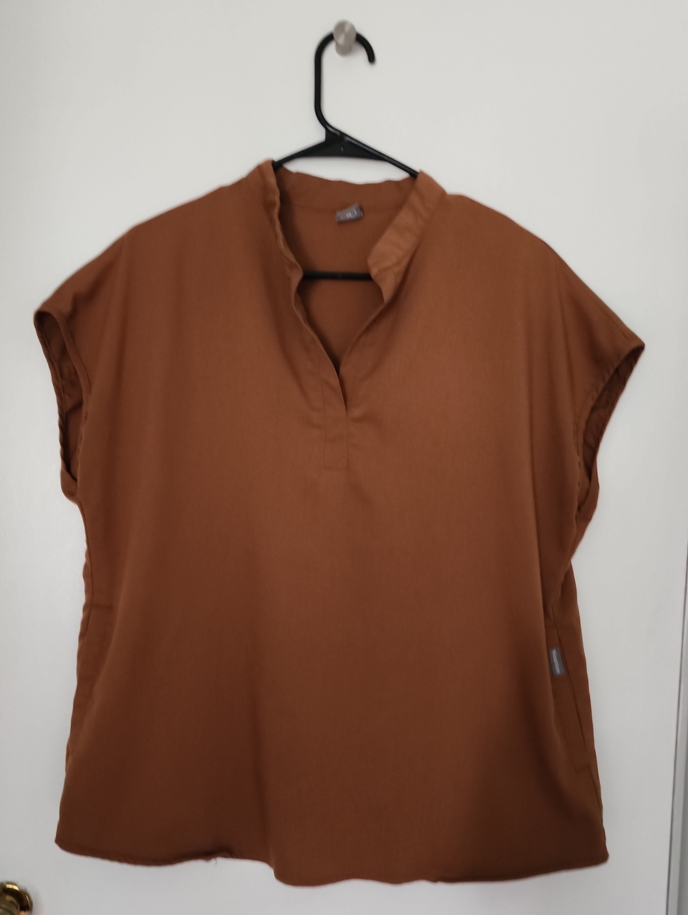 NiaaHinn Rust Brown Split-Neck Oversized Scrub Top